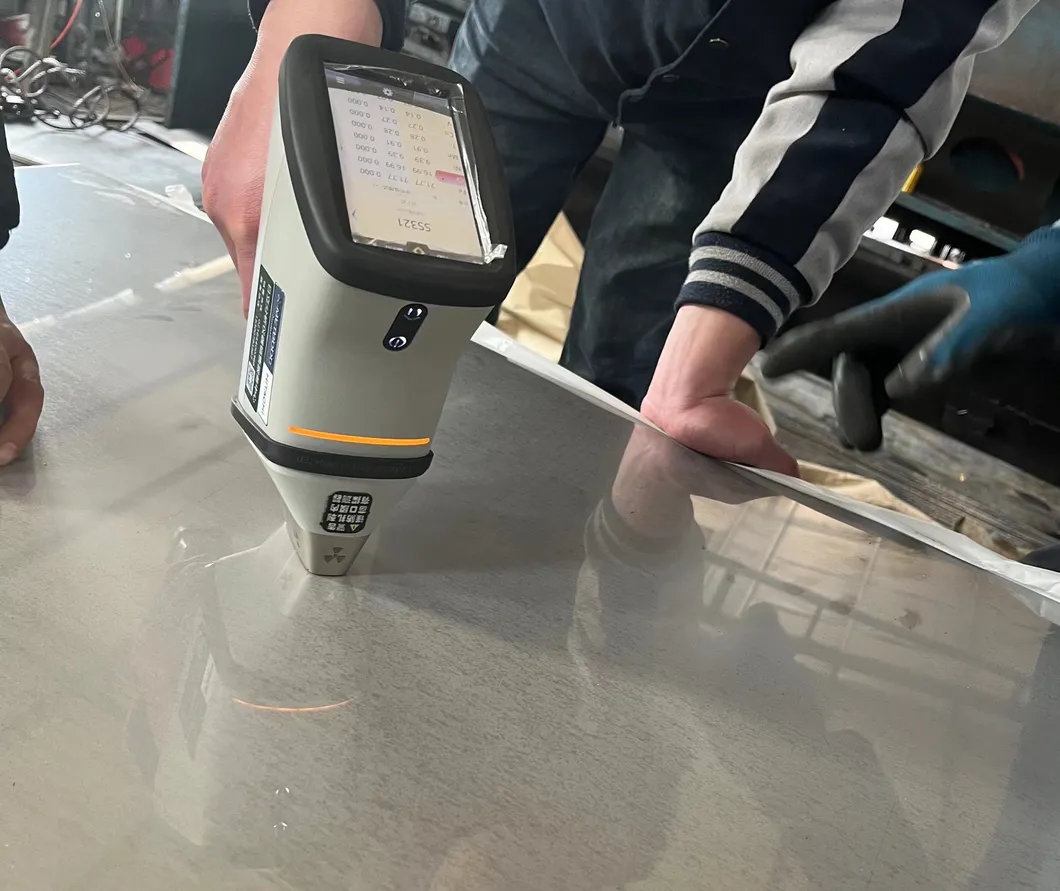 ASTM A240 316Ti tôles d'acier inoxydable laminées à froid Utilisations industrielles pour l'équipement des instruments chirurgicaux 1
