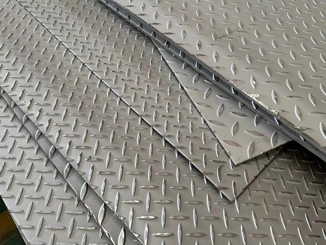 ASTM A240 316Ti tôles d'acier inoxydable laminées à froid Utilisations industrielles pour l'équipement des instruments chirurgicaux 2