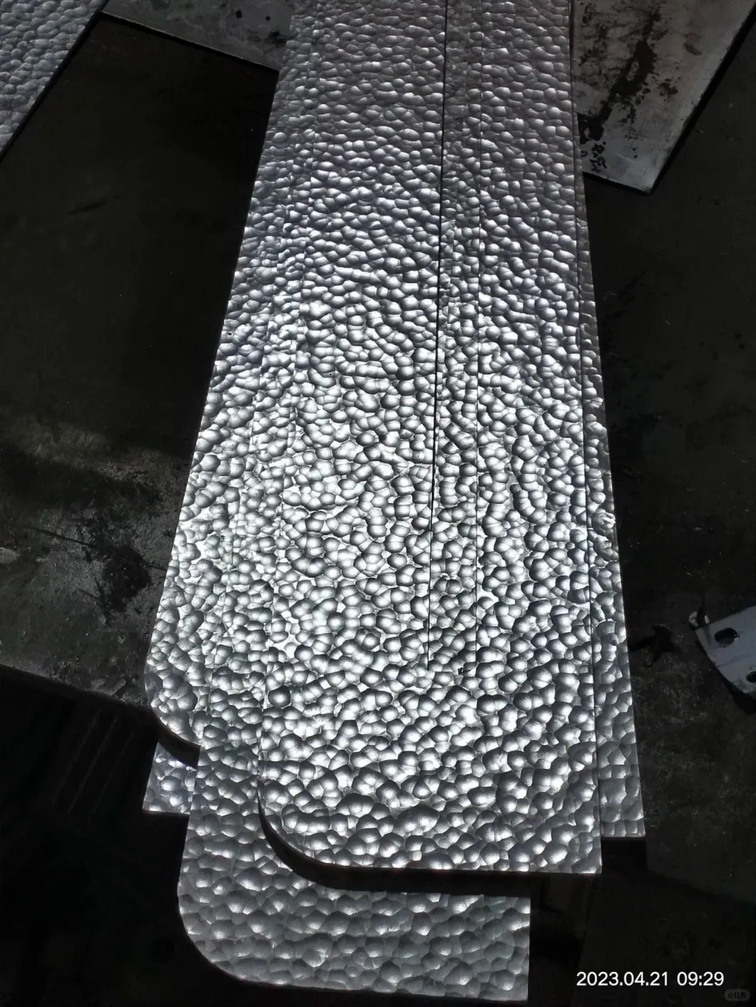Plaquettes de tôle en acier inoxydable en métal martelé pour revêtement mural ou plafond 3
