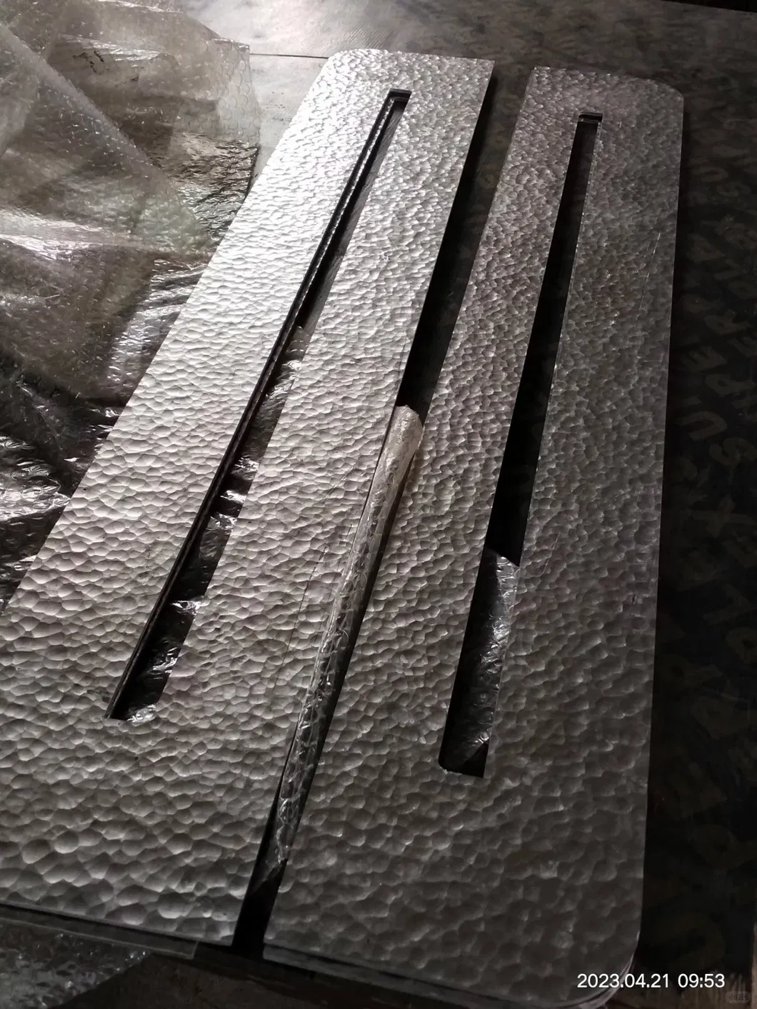 Plaquettes de tôle en acier inoxydable en métal martelé pour revêtement mural ou plafond 4