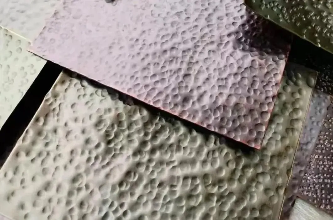 Plaquettes de tôle en acier inoxydable en métal martelé pour revêtement mural ou plafond 6